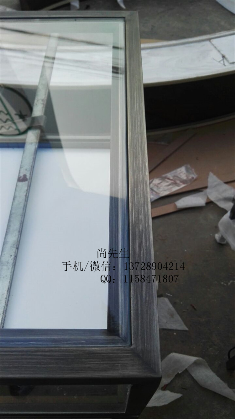 仿古铜色珠宝展示柜.jpg