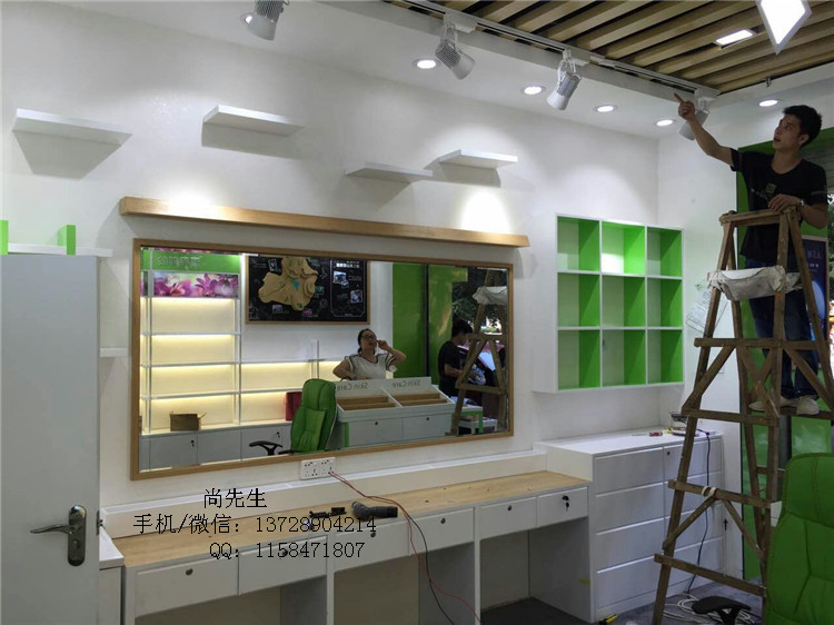 化妆品展柜.jpg