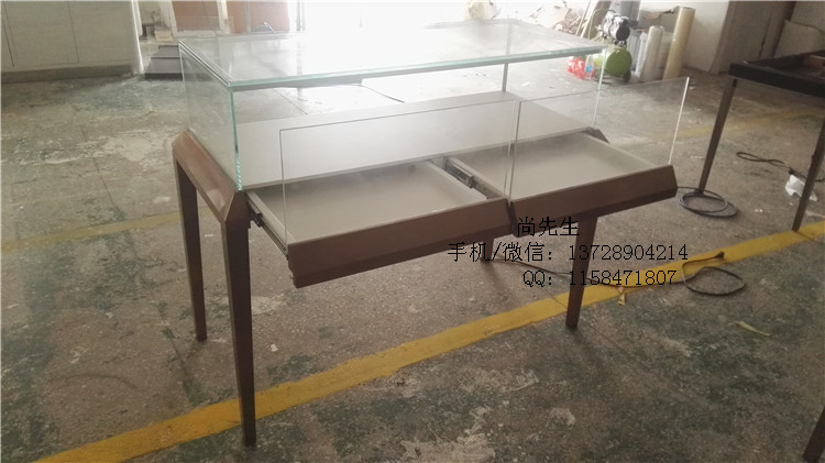 玫瑰金珠宝展示柜.jpg