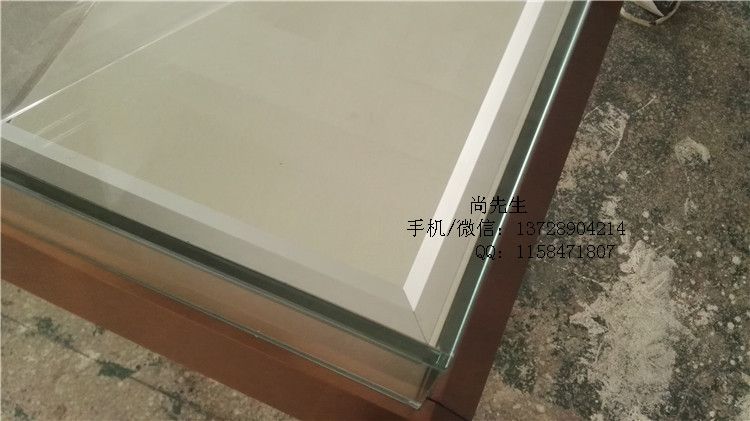 玻璃展示柜玻璃拼接.jpg