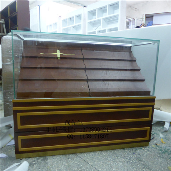 雪茄产品玻璃展示柜.jpg