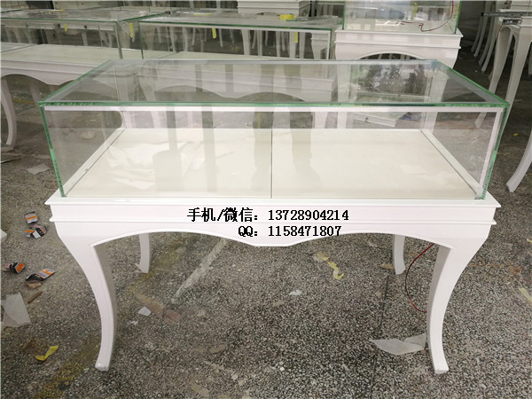 白色烤漆珠宝展示柜.jpg