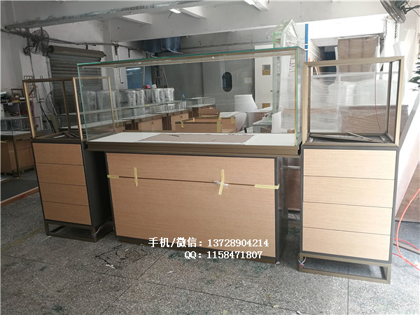 珠宝店橱窗展示柜.jpg