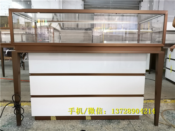 珠宝会所展示柜.jpg