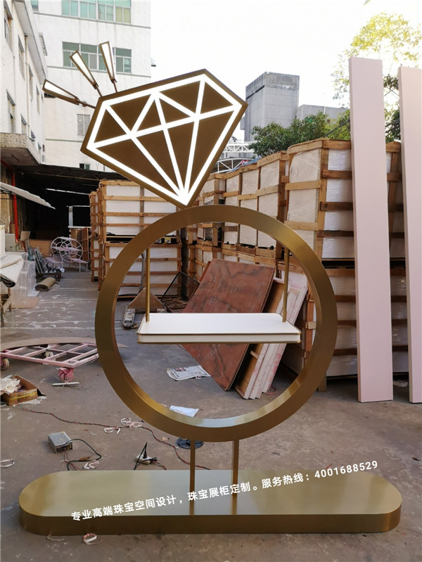 珠宝店橱窗展示柜.jpg