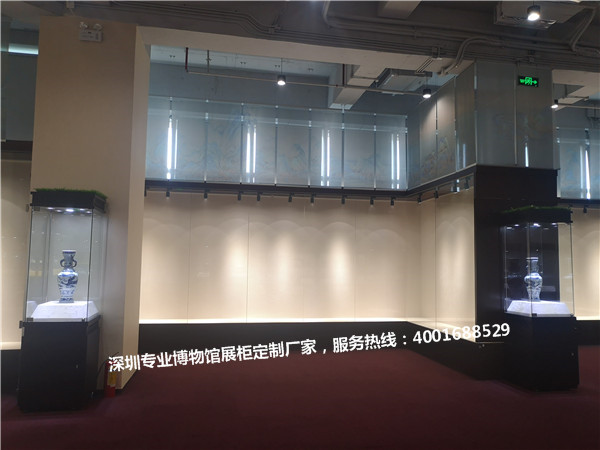 博物馆展柜.jpg