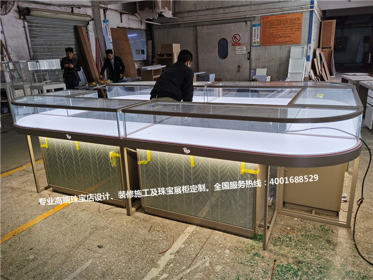 钻石小鸟珠宝店展示柜.jpg
