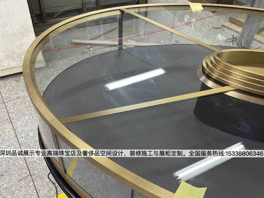 深圳品诚椭圆形珠宝展示柜台设计效果图3.jpg