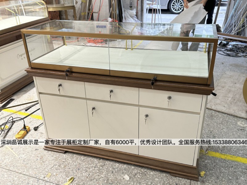 深圳品诚展示复古珠宝展柜设计效果2_副本.jpg