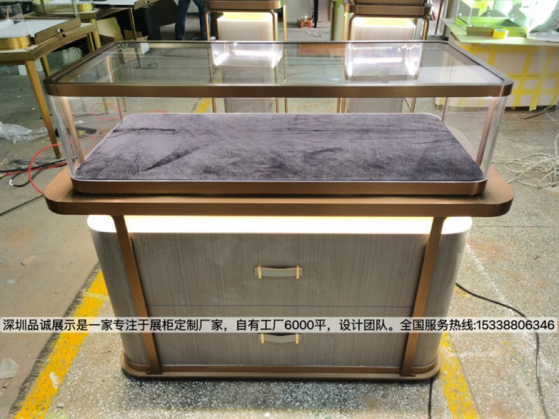 深圳品诚展示简约珠宝展示柜设计效果2.jpg