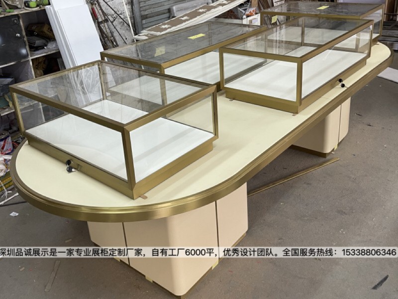 广州简约珠宝展柜设计效果，深圳品诚6_副本.jpg