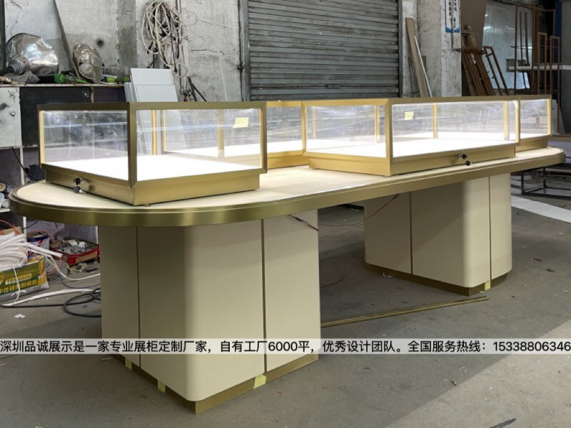 广州中岛珠宝展柜定制效果，深圳品诚3_副本.jpg