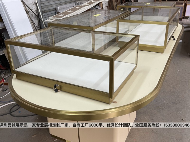 广州中岛桌上珠宝展柜设计效果，深圳品诚4_副本.jpg