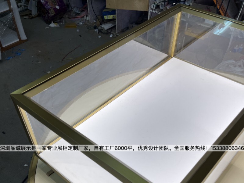 广州简约珠宝展柜设计效果，深圳品诚_副本.jpg