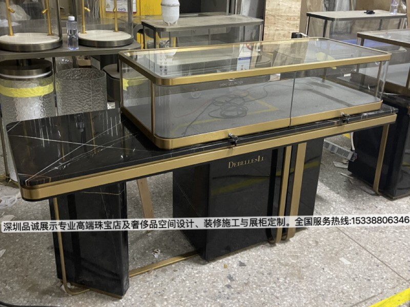 深圳品诚珠宝古铜色展示柜台设计效果图_副本.jpg
