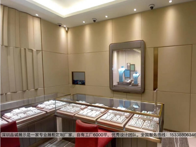 周大福展示珠宝展柜定做效果，深圳品诚展示案例3_副本.jpg