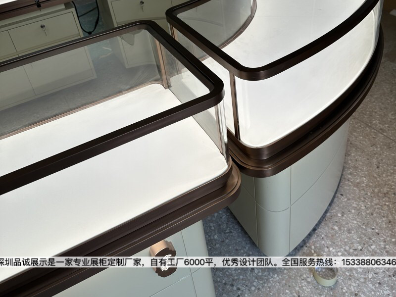 深圳品诚展示珠宝中岛柜设计.jpg