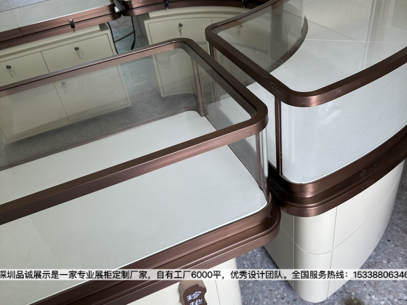 深圳品诚展示珠宝中岛柜定制.jpg