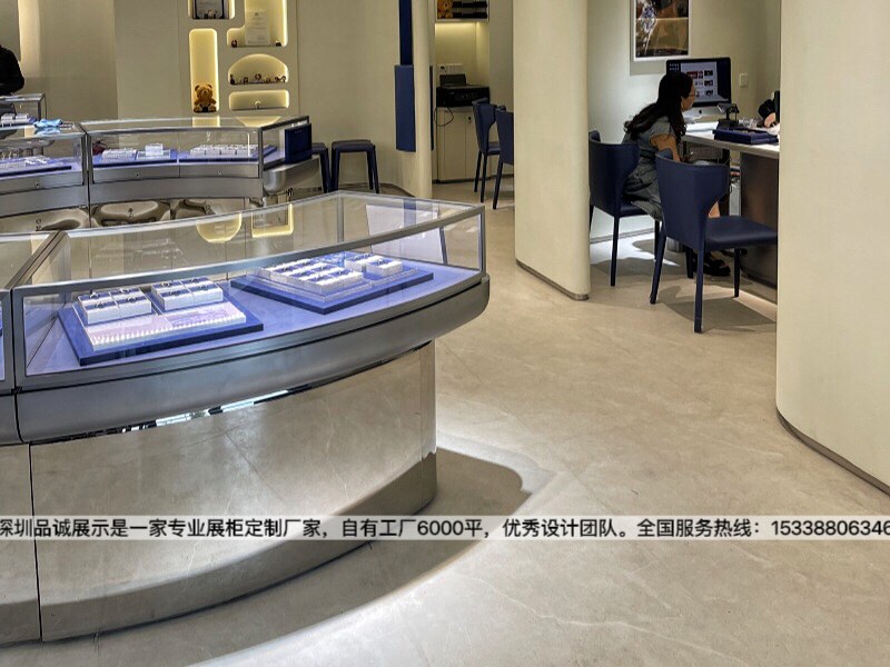 时尚镜面珠宝展柜设计效果深圳品诚展示_副本.jpg