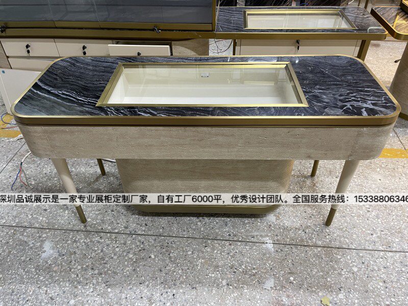 深圳品诚展示，珠宝首饰柜定制效果_副本.jpg