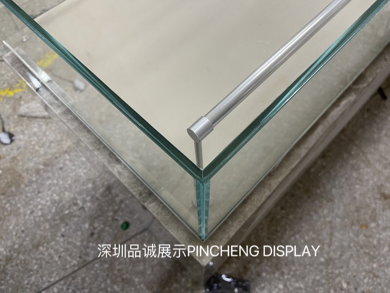 珠宝柜台定制：45度玻璃珠宝柜细节拍摄，深圳品诚_副本3_副本.jpg