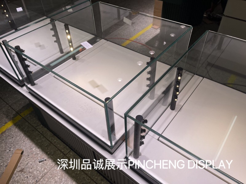 深圳品诚珠宝首饰柜定制暖光效果_副本.jpg