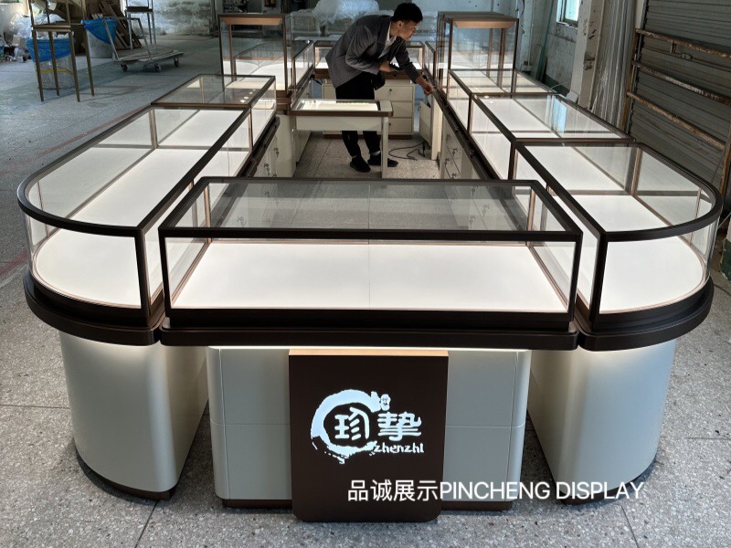 深圳品诚展示中岛珠宝柜台定做2.jpg