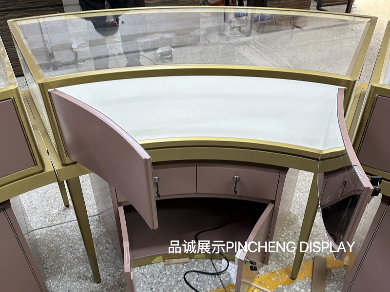 深圳品诚展示珠宝中岛柜台设计细节_副本.jpg
