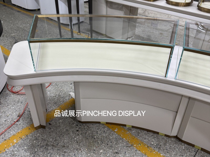 内蒙古珠宝展示柜定做，深圳品诚展示3_副本.jpg