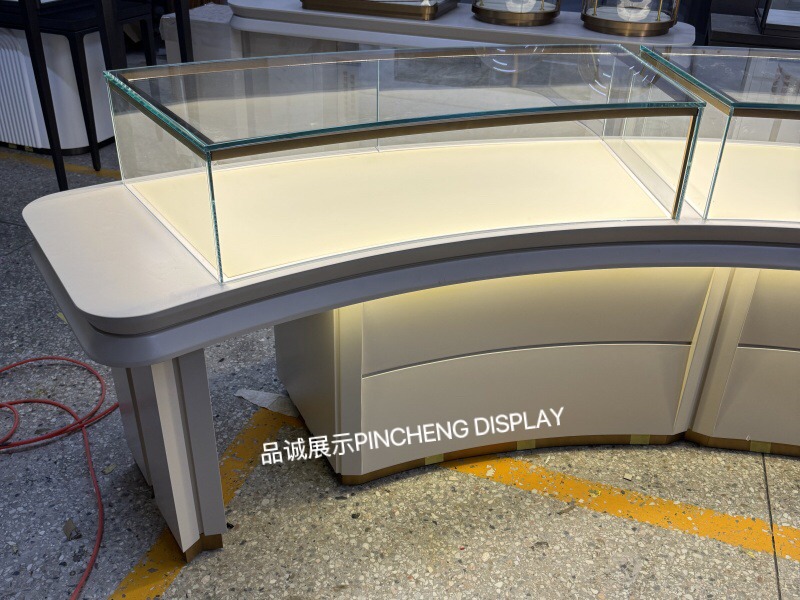 内蒙古珠宝展示柜定做，深圳品诚展示4_副本.jpg
