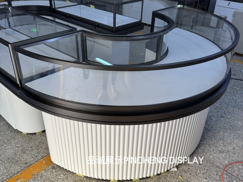 苏州珠宝中岛展柜定制细节，深圳品诚_副本.jpg