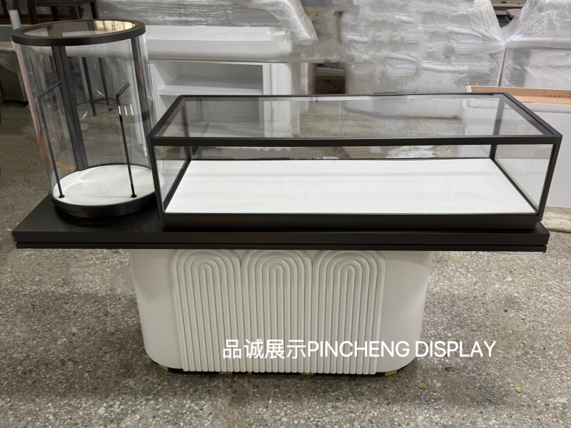 苏州珠宝展柜定制案例，深圳品诚_副本.jpg