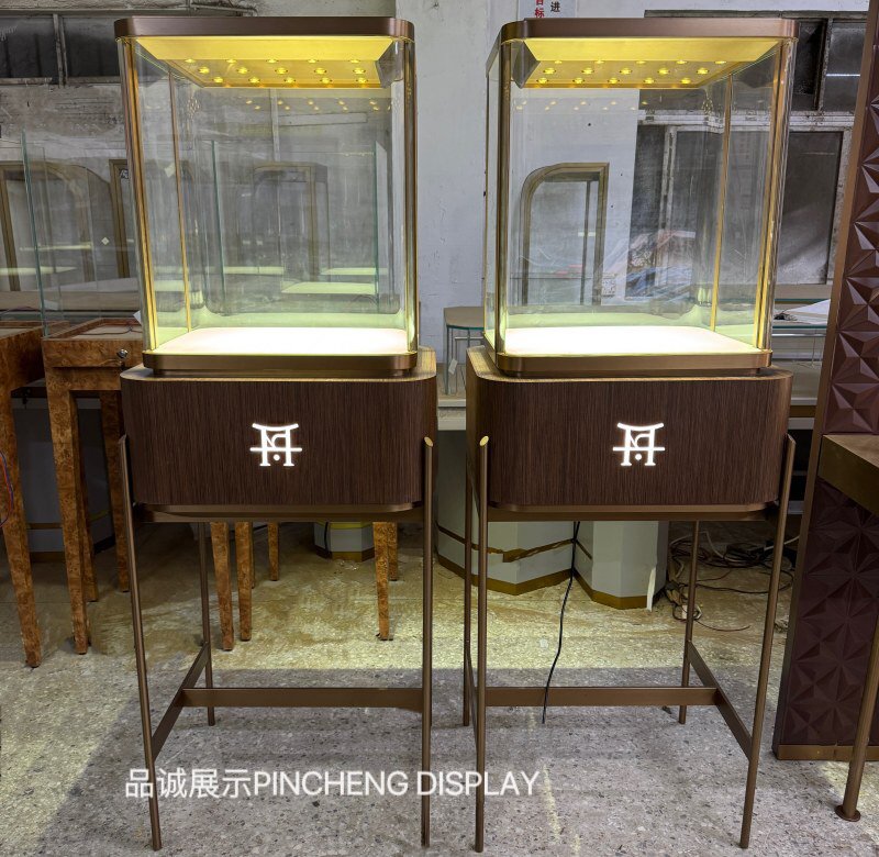 深圳品诚展示，珠宝高柜定制_副本.jpg
