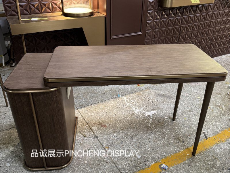 1深圳品诚展示，珠宝高洽谈桌设计_副本.jpg