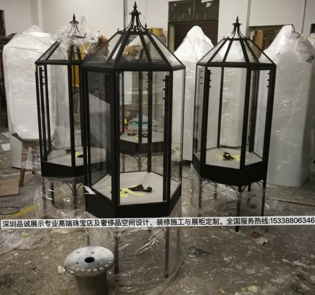 欧式黑色不锈钢珠宝展柜设计