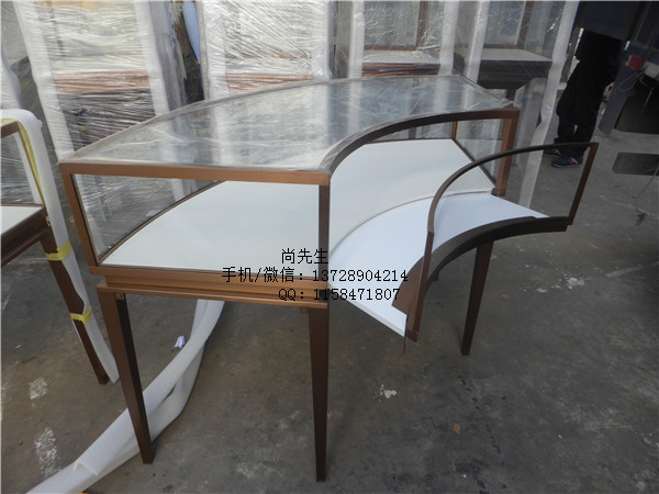 卡地亚珠宝展柜.jpg 卡地亚珠宝展柜.jpg